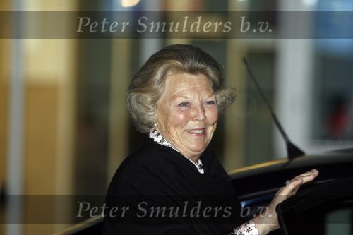 Den Haag 10 april 2007
Prins Willem Alexander blijj na de geboorte van zijn derde dochter. Koningin Beatrix en de moeder van Maxima, Carmen Zorrequieta komen op bezoek in het Bronovo ziekenhuis.