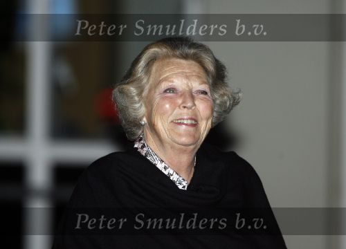 Den Haag 10 april 2007
Prins Willem Alexander blijj na de geboorte van zijn derde dochter. Koningin Beatrix en de moeder van Maxima, Carmen Zorrequieta komen op bezoek in het Bronovo ziekenhuis.