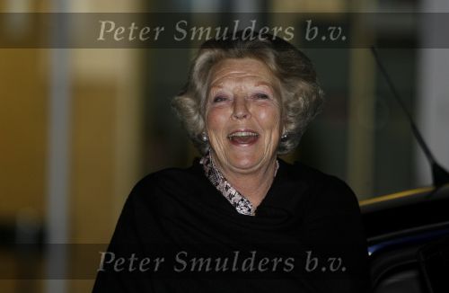 Den Haag 10 april 2007
Prins Willem Alexander blijj na de geboorte van zijn derde dochter. Koningin Beatrix en de moeder van Maxima, Carmen Zorrequieta komen op bezoek in het Bronovo ziekenhuis.