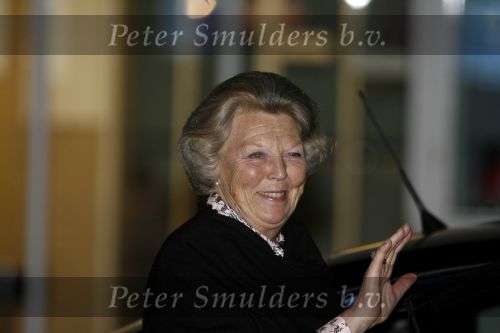 Den Haag 10 april 2007
Prins Willem Alexander blijj na de geboorte van zijn derde dochter. Koningin Beatrix en de moeder van Maxima, Carmen Zorrequieta komen op bezoek in het Bronovo ziekenhuis.