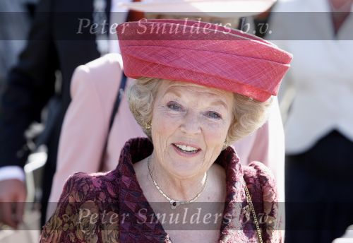 Woudrichem Den Bosch 30 april 2007
Koningin Beatrix Prins Willem Alexander Prins Friso mabel Wisse Smit Prins Constantijn Prinses Laurentien Prinses Margriet Pieter v Vollenhoven Prins Maurits Prinses Marilene Prins Bernhard jr Prinses Annette Prins Pieter Christiaan Prinses  Anita Prins Floris en Prinses Aimee koninginnedag 2007.