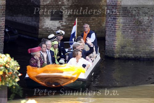 Woudrichem Den Bosch 30 april 2007
Koningin Beatrix Prins Willem Alexander Prins Friso mabel Wisse Smit Prins Constantijn Prinses Laurentien Prinses Margriet Pieter v Vollenhoven Prins Maurits Prinses Marilene Prins Bernhard jr Prinses Annette Prins Pieter Christiaan Prinses  Anita Prins Floris en Prinses Aimee koninginnedag 2007.