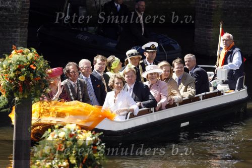 Woudrichem Den Bosch 30 april 2007
Koningin Beatrix Prins Willem Alexander Prins Friso mabel Wisse Smit Prins Constantijn Prinses Laurentien Prinses Margriet Pieter v Vollenhoven Prins Maurits Prinses Marilene Prins Bernhard jr Prinses Annette Prins Pieter Christiaan Prinses  Anita Prins Floris en Prinses Aimee koninginnedag 2007.