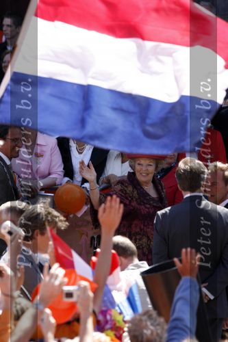 Woudrichem Den Bosch 30 april 2007
Koningin Beatrix Prins Willem Alexander Prins Friso mabel Wisse Smit Prins Constantijn Prinses Laurentien Prinses Margriet Pieter v Vollenhoven Prins Maurits Prinses Marilene Prins Bernhard jr Prinses Annette Prins Pieter Christiaan Prinses  Anita Prins Floris en Prinses Aimee koninginnedag 2007.