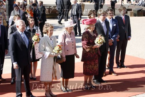 Woudrichem Den Bosch 30 april 2007
Koningin Beatrix Prins Willem Alexander Prins Friso mabel Wisse Smit Prins Constantijn Prinses Laurentien Prinses Margriet Pieter v Vollenhoven Prins Maurits Prinses Marilene Prins Bernhard jr Prinses Annette Prins Pieter Christiaan Prinses  Anita Prins Floris en Prinses Aimee koninginnedag 2007.