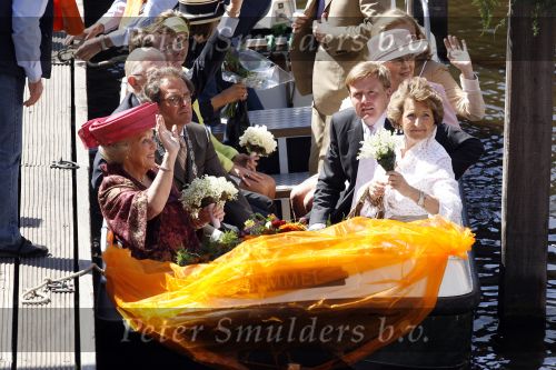 Woudrichem Den Bosch 30 april 2007
Koningin Beatrix Prins Willem Alexander Prins Friso mabel Wisse Smit Prins Constantijn Prinses Laurentien Prinses Margriet Pieter v Vollenhoven Prins Maurits Prinses Marilene Prins Bernhard jr Prinses Annette Prins Pieter Christiaan Prinses  Anita Prins Floris en Prinses Aimee koninginnedag 2007.