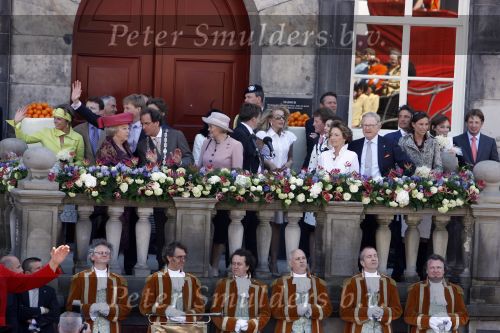 Woudrichem Den Bosch 30 april 2007
Koningin Beatrix Prins Willem Alexander Prins Friso mabel Wisse Smit Prins Constantijn Prinses Laurentien Prinses Margriet Pieter v Vollenhoven Prins Maurits Prinses Marilene Prins Bernhard jr Prinses Annette Prins Pieter Christiaan Prinses  Anita Prins Floris en Prinses Aimee koninginnedag 2007.