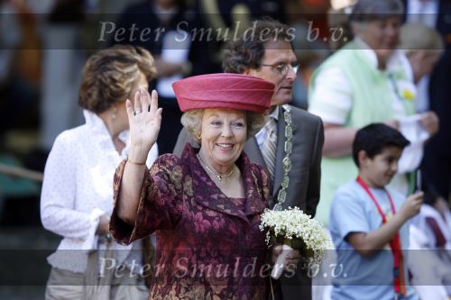 Woudrichem Den Bosch 30 april 2007
Koningin Beatrix Prins Willem Alexander Prins Friso mabel Wisse Smit Prins Constantijn Prinses Laurentien Prinses Margriet Pieter v Vollenhoven Prins Maurits Prinses Marilene Prins Bernhard jr Prinses Annette Prins Pieter Christiaan Prinses  Anita Prins Floris en Prinses Aimee koninginnedag 2007.
