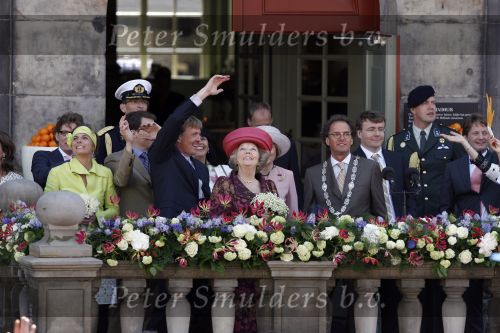 Woudrichem Den Bosch 30 april 2007
Koningin Beatrix Prins Willem Alexander Prins Friso mabel Wisse Smit Prins Constantijn Prinses Laurentien Prinses Margriet Pieter v Vollenhoven Prins Maurits Prinses Marilene Prins Bernhard jr Prinses Annette Prins Pieter Christiaan Prinses  Anita Prins Floris en Prinses Aimee koninginnedag 2007.
