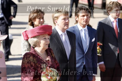Woudrichem Den Bosch 30 april 2007
Koningin Beatrix Prins Willem Alexander Prins Friso mabel Wisse Smit Prins Constantijn Prinses Laurentien Prinses Margriet Pieter v Vollenhoven Prins Maurits Prinses Marilene Prins Bernhard jr Prinses Annette Prins Pieter Christiaan Prinses  Anita Prins Floris en Prinses Aimee koninginnedag 2007.