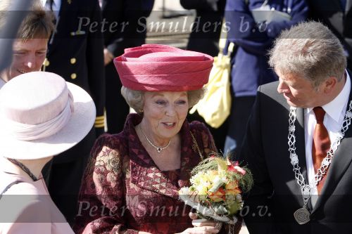 Woudrichem Den Bosch 30 april 2007
Koningin Beatrix Prins Willem Alexander Prins Friso mabel Wisse Smit Prins Constantijn Prinses Laurentien Prinses Margriet Pieter v Vollenhoven Prins Maurits Prinses Marilene Prins Bernhard jr Prinses Annette Prins Pieter Christiaan Prinses  Anita Prins Floris en Prinses Aimee koninginnedag 2007.