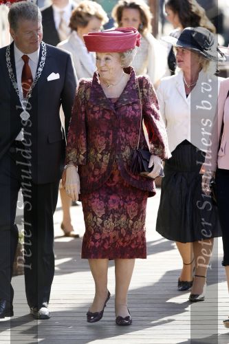 Woudrichem Den Bosch 30 april 2007
Koningin Beatrix Prins Willem Alexander Prins Friso mabel Wisse Smit Prins Constantijn Prinses Laurentien Prinses Margriet Pieter v Vollenhoven Prins Maurits Prinses Marilene Prins Bernhard jr Prinses Annette Prins Pieter Christiaan Prinses  Anita Prins Floris en Prinses Aimee koninginnedag 2007.