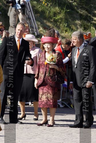 Woudrichem Den Bosch 30 april 2007
Koningin Beatrix Prins Willem Alexander Prins Friso mabel Wisse Smit Prins Constantijn Prinses Laurentien Prinses Margriet Pieter v Vollenhoven Prins Maurits Prinses Marilene Prins Bernhard jr Prinses Annette Prins Pieter Christiaan Prinses  Anita Prins Floris en Prinses Aimee koninginnedag 2007.