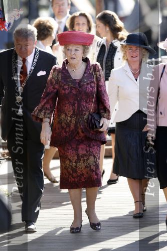Woudrichem Den Bosch 30 april 2007
Koningin Beatrix Prins Willem Alexander Prins Friso mabel Wisse Smit Prins Constantijn Prinses Laurentien Prinses Margriet Pieter v Vollenhoven Prins Maurits Prinses Marilene Prins Bernhard jr Prinses Annette Prins Pieter Christiaan Prinses  Anita Prins Floris en Prinses Aimee koninginnedag 2007