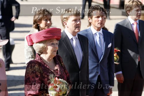 Woudrichem Den Bosch 30 april 2007
Koningin Beatrix Prins Willem Alexander Prins Friso mabel Wisse Smit Prins Constantijn Prinses Laurentien Prinses Margriet Pieter v Vollenhoven Prins Maurits Prinses Marilene Prins Bernhard jr Prinses Annette Prins Pieter Christiaan Prinses  Anita Prins Floris en Prinses Aimee koninginnedag.