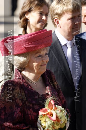 Woudrichem Den Bosch 30 april 2007
Koningin Beatrix Prins Willem Alexander Prins Friso mabel Wisse Smit Prins Constantijn Prinses Laurentien Prinses Margriet Pieter v Vollenhoven Prins Maurits Prinses Marilene Prins Bernhard jr Prinses Annette Prins Pieter Christiaan Prinses  Anita Prins Floris en Prinses Aimee koninginnedag 2007.