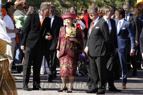 Woudrichem Den Bosch 30 april 2007
Koningin Beatrix Prins Willem Alexander Prins Friso mabel Wisse Smit Prins Constantijn Prinses Laurentien Prinses Margriet Pieter v Vollenhoven Prins Maurits Prinses Marilene Prins Bernhard jr Prinses Annette Prins Pieter Christiaan Prinses  Anita Prins Floris en Prinses Aimee koninginnedag 2007.