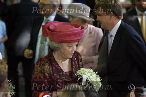 Woudrichem Den Bosch 30 april 2007
Koningin Beatrix Prins Willem Alexander Prins Friso mabel Wisse Smit Prins Constantijn Prinses Laurentien Prinses Margriet Pieter v Vollenhoven Prins Maurits Prinses Marilene Prins Bernhard jr Prinses Annette Prins Pieter Christiaan Prinses  Anita Prins Floris en Prinses Aimee koninginnedag 2007.