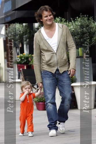 Amsterdam 22 april 2007
Leco v Zadelhoff aan het wandelen met Robbie op de cornelis schuytstraat.