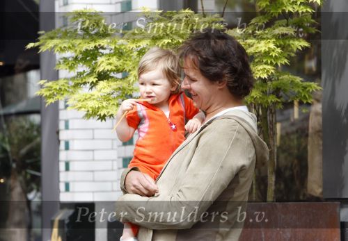 Amsterdam 22 april 2007
Leco v Zadelhoff aan het wandelen met Robbie op de c ornelis schuytstraat.