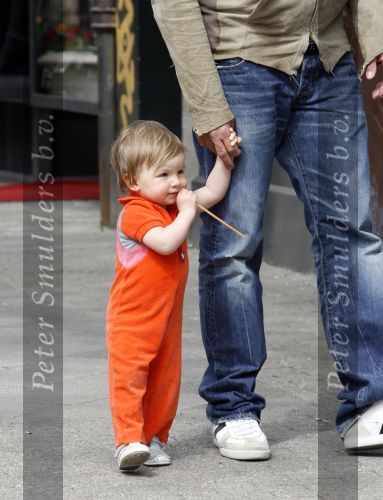 Amsterdam 22 april 2007
Leco v Zadelhoff aan het wandelen met Robbie op de cornelis schuytstraat.
