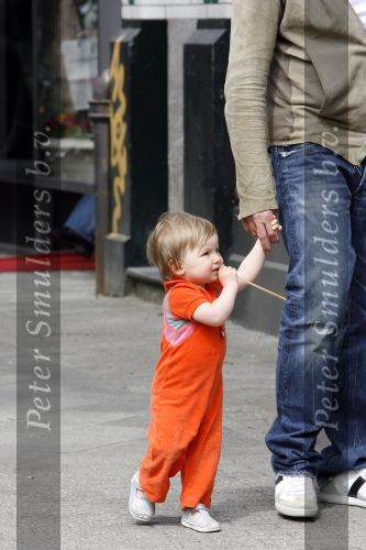 Amsterdam 22 april 2007
Leco v Zadelhoff aan het wandelen met Robbie op de cornelis schuytstraat.