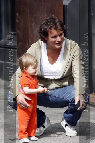 Amsterdam 22 april 2007
Leco v Zadelhoff aan het wandelen met Robbie op de cornelis schuytstraat.