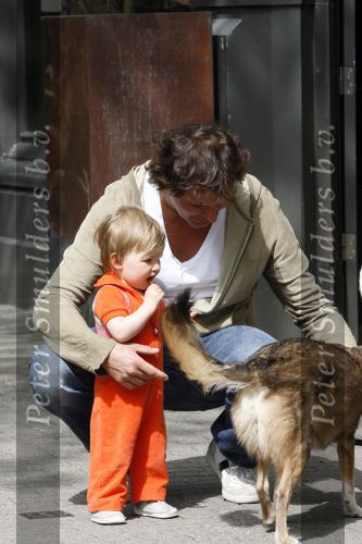 Amsterdam 22 april 2007
Leco v Zadelhoff aan het wandelen met Robbie op de cornelis schuytstraat.