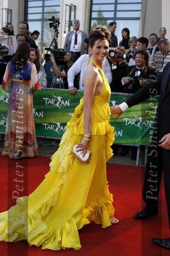 Scheveningen 15 april 2007
Premiere Tarzan in het circus theater. 
Leontine Borsato met gele jurk