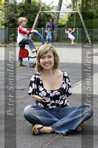 Zaandam 9 mei 2007 
Deelneemster  Lisanne Hink aan de mis missverkiezing van de tros. Lisanne is gehandicapt en schrijft  en doet haar make up op met haar voeten.