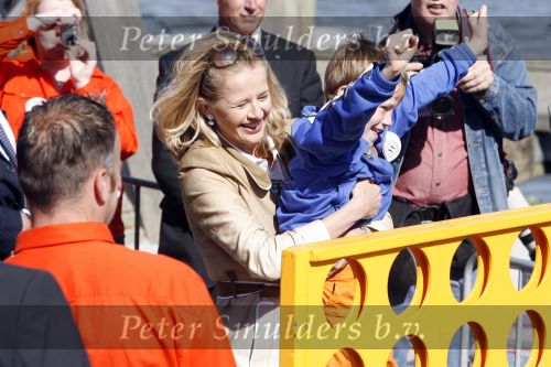 Woudrichem Den Bosch 30 april 2007
Koningin Beatrix Prins Willem Alexander Prins Friso mabel Wisse Smit Prins Constantijn Prinses Laurentien Prinses Margriet Pieter v Vollenhoven Prins Maurits Prinses Marilene Prins Bernhard jr Prinses Annette Prins Pieter Christiaan Prinses  Anita Prins Floris en Prinses Aimee koninginnedag 2007.