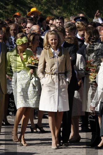 Woudrichem Den Bosch 30 april 2007
Koningin Beatrix Prins Willem Alexander Prins Friso mabel Wisse Smit Prins Constantijn Prinses Laurentien Prinses Margriet Pieter v Vollenhoven Prins Maurits Prinses Marilene Prins Bernhard jr Prinses Annette Prins Pieter Christiaan Prinses  Anita Prins Floris en Prinses Aimee koninginnedag 2007.