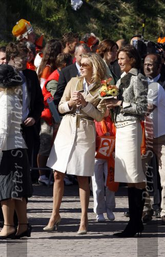 Woudrichem Den Bosch 30 april 2007
Koningin Beatrix Prins Willem Alexander Prins Friso mabel Wisse Smit Prins Constantijn Prinses Laurentien Prinses Margriet Pieter v Vollenhoven Prins Maurits Prinses Marilene Prins Bernhard jr Prinses Annette Prins Pieter Christiaan Prinses  Anita Prins Floris en Prinses Aimee koninginnedag 2007.