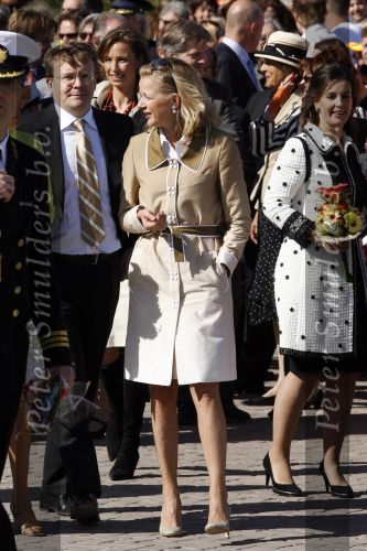 Woudrichem Den Bosch 30 april 2007
Koningin Beatrix Prins Willem Alexander Prins Friso mabel Wisse Smit Prins Constantijn Prinses Laurentien Prinses Margriet Pieter v Vollenhoven Prins Maurits Prinses Marilene Prins Bernhard jr Prinses Annette Prins Pieter Christiaan Prinses  Anita Prins Floris en Prinses Aimee koninginnedag 2007.