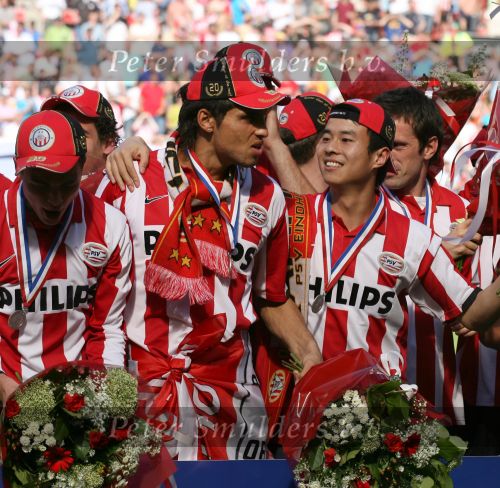 Eindhoven, 29 April 2007 Kampioenswestrijd PSV-Vitesse, eindstand 5-1
Seizoen 2006/2007 Onverwachts landskampioenschap voor PSV doordat de concurrent AZ verloor en Ajax een doelpunt tekort kwam
Sun Xiang met Manuel Da Costa
