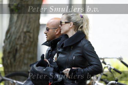 Amsterdam 5 mei 2007
Steve te Pas en zijn vrouw Maria Kooistra op harley Davidson op de cornelis schuytstraat.