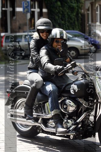 Amsterdam 5 mei 2007
Steve te Pas en zijn vrouw Maria Kooistra op harley Davidson op de cornelis schuytstraat.