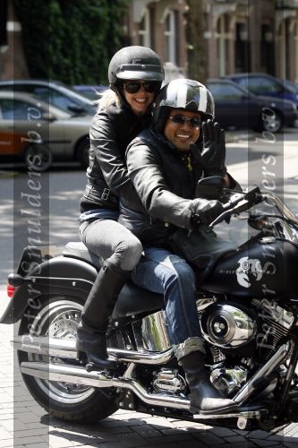 Amsterdam 5 mei 2007
Steve te Pas en zijn vrouw Maria Kooistra op harley Davidson op de cornelis schuytstraat.