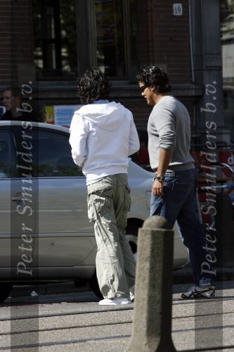 Amsterdam 18 april 2007
Marvin Breukhoven met een vriend op straat.