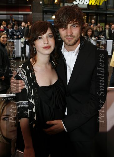 Amsterdam 7 mei 2007
Premiere amerikaanse film interview in Tuschinski. Tara Elders zwanger met vriend Michiel Huisman