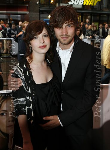 Amsterdam 7 mei 2007
Premiere amerikaanse film interview in Tuschinski. Tara Elders zwanger met vriend Michiel Huisman