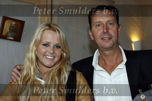 Amersfoort 29 mei 2007
Tros zomerfeesten op plein in amersfoort. Monique Smit met vader Ruud
Peter Smulders bv