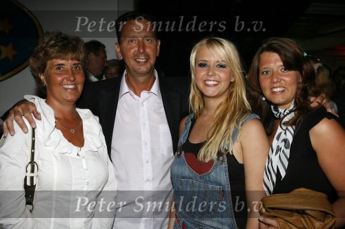 Weesp 30 april 2007
Finale just the 2 of us. Monique Smit met ouders en zus