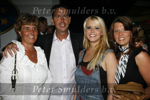 Weesp 30 april 2007
Finale just the 2 of us. Monique Smit met ouders en zus