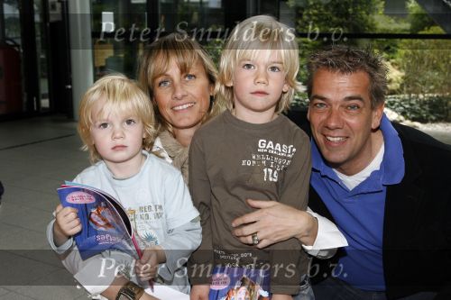 Rotterdam 7 april 2007
Premiere K3 in ahoy. Neill van het hof met gezin
Peter Smulders bv