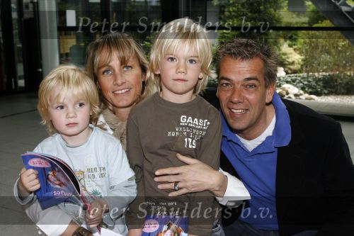 Rotterdam 7 april 2007
Premiere K3 in ahoy. Neill van het hof met gezin