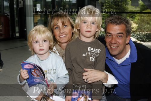 Rotterdam 7 april 2007
Premiere K3 in ahoy. Neill van het hof met gezin