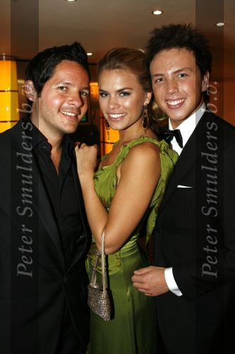 Scheveningen 15 april 2007
Premiere Tarzan in het circus theater. Percy met Nicolette v Dam en Jamai Looman
