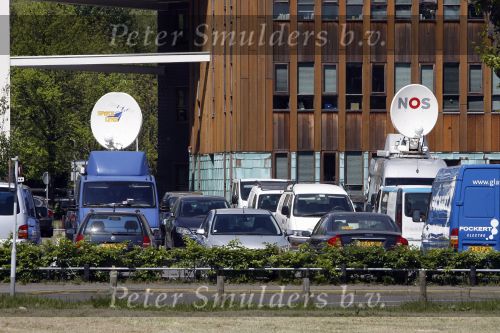 Leiden 2 mei 2007
Prinses Ariana ligt in het leids UMC  ziekenhuis ivm infectie aan de luchtwegen.
Maxima Prins Willem Alexander en Jorge Zorrequieta en Carmen Zorreguieta komen op bezoek. satteliet schotels nos