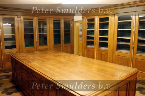 Soestdijk 30 november 2006
Interieur en exterieur foto\'s van paleis soestdijk. Vanaf 15 december gaat het paleis open voor publiek. Prins Bernhard en Prinses Juliana waren de laatste bewoners.